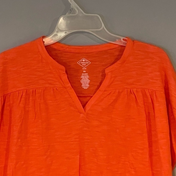 Women’s size PS color intense coral NWT V-neck casual shirt - Picture 4 of 6